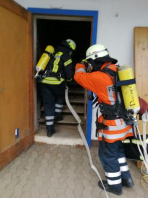 Unangekündigte Einsatzübung, Brandbekämpfung nach Verpuffung und Personenrettung 